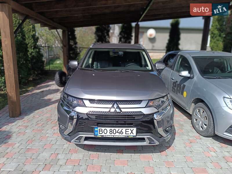 Позашляховик / Кросовер Mitsubishi Outlander 2018 в Тернополі