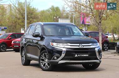 Позашляховик / Кросовер Mitsubishi Outlander 2017 в 