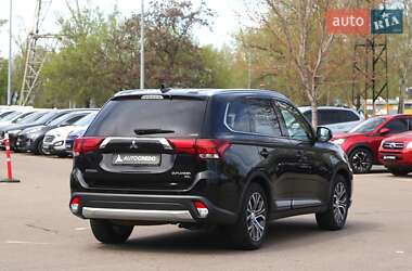 Позашляховик / Кросовер Mitsubishi Outlander 2017 в 