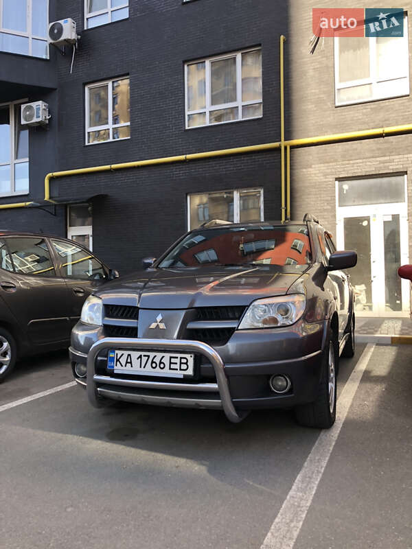 Mitsubishi Outlander 2006