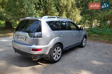 Внедорожник / Кроссовер Mitsubishi Outlander 2010 в 
