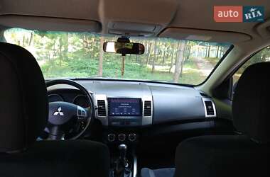 Внедорожник / Кроссовер Mitsubishi Outlander 2010 в 