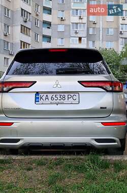 Внедорожник / Кроссовер Mitsubishi Outlander 2021 в 
