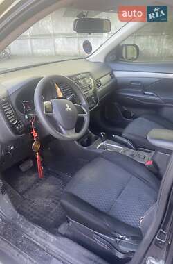 Внедорожник / Кроссовер Mitsubishi Outlander 2015 в 