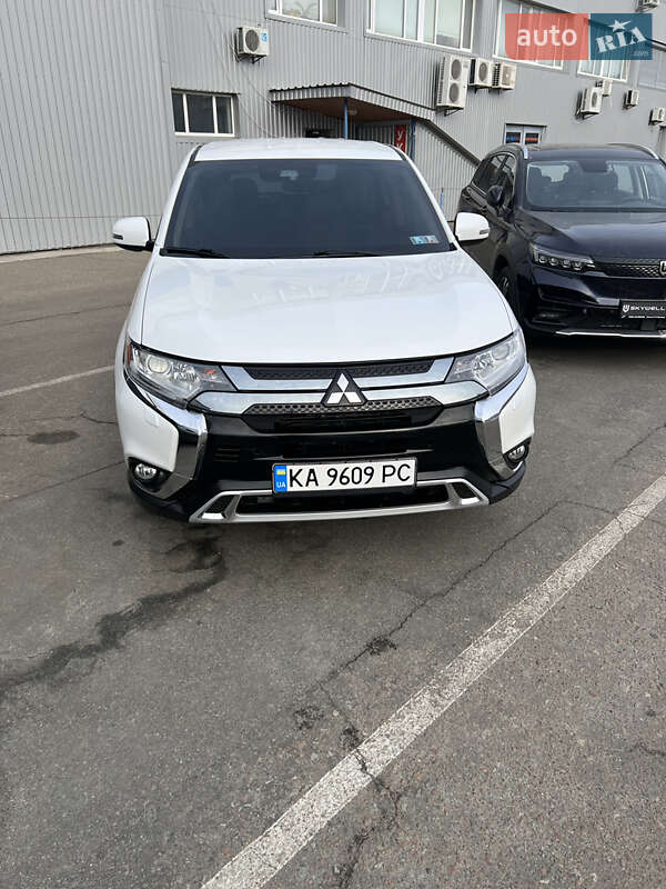 Mitsubishi Outlander 2020
