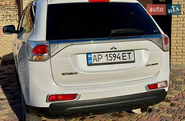 Внедорожник / Кроссовер Mitsubishi Outlander 2012 в 