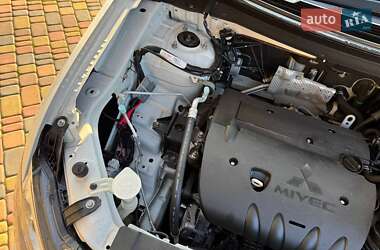 Внедорожник / Кроссовер Mitsubishi Outlander 2012 в 