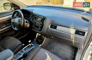 Внедорожник / Кроссовер Mitsubishi Outlander 2012 в 