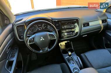 Внедорожник / Кроссовер Mitsubishi Outlander 2012 в 