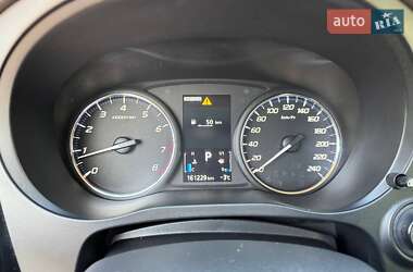 Внедорожник / Кроссовер Mitsubishi Outlander 2012 в 