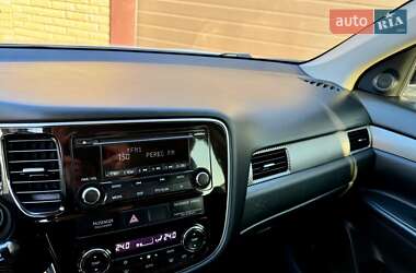 Внедорожник / Кроссовер Mitsubishi Outlander 2012 в 