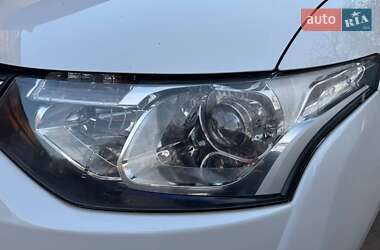 Внедорожник / Кроссовер Mitsubishi Outlander 2012 в 