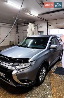 Позашляховик / Кросовер Mitsubishi Outlander 2021 в Кропивницькому