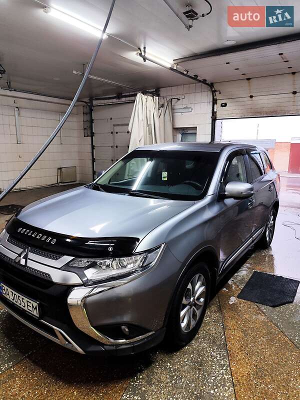 Позашляховик / Кросовер Mitsubishi Outlander 2021 в Кропивницькому