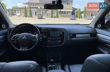 Внедорожник / Кроссовер Mitsubishi Outlander 2013 в 