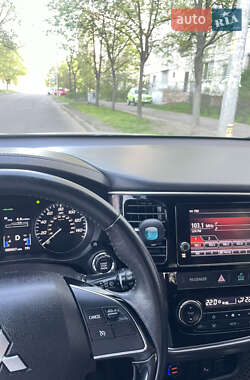 Внедорожник / Кроссовер Mitsubishi Outlander 2018 в 