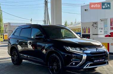 Внедорожник / Кроссовер Mitsubishi Outlander 2018 в 