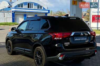 Внедорожник / Кроссовер Mitsubishi Outlander 2018 в 