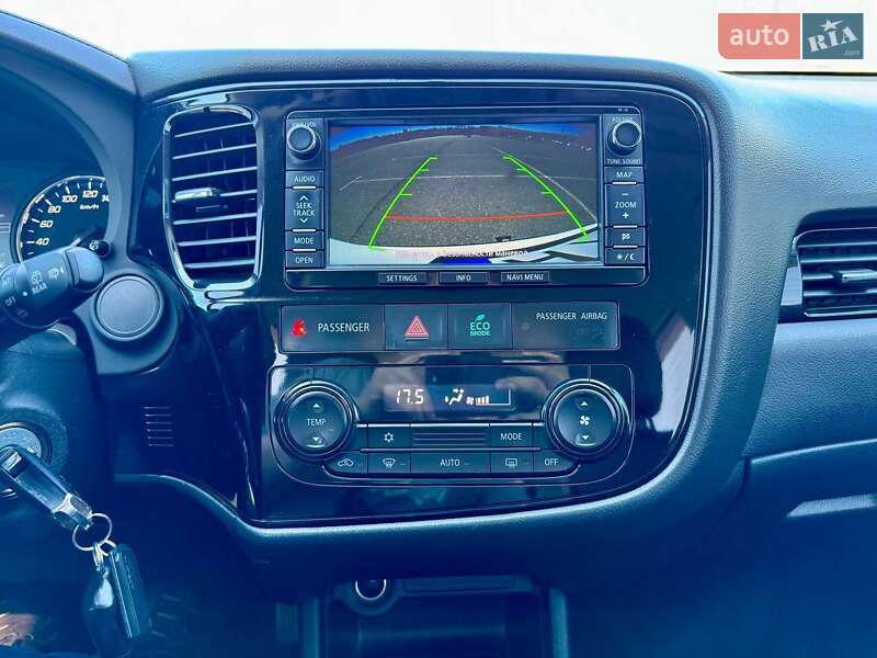 Внедорожник / Кроссовер Mitsubishi Outlander 2015 в Киеве