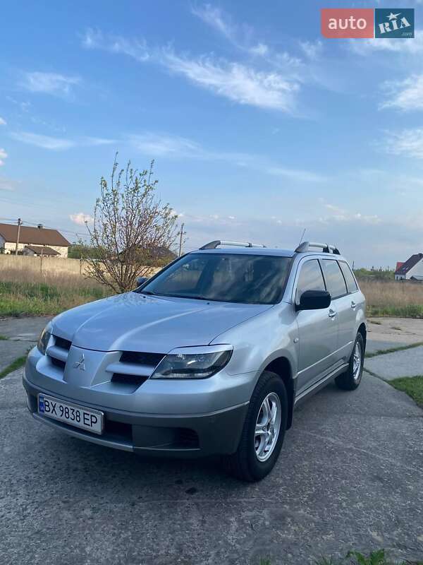 Внедорожник / Кроссовер Mitsubishi Outlander 2003 в 