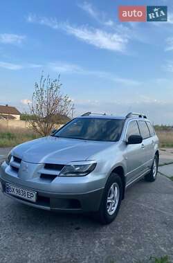 Внедорожник / Кроссовер Mitsubishi Outlander 2003 в 