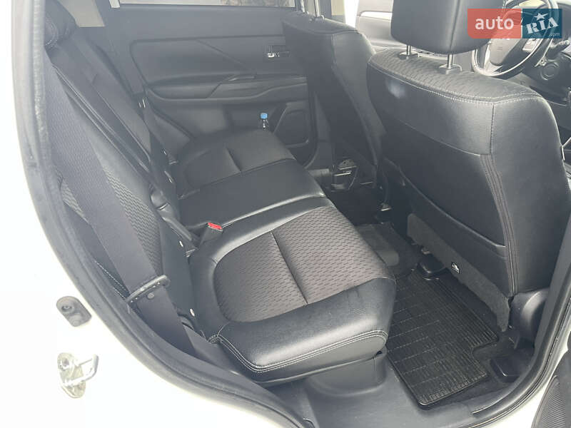 Позашляховик / Кросовер Mitsubishi Outlander 2013 в Бучі
