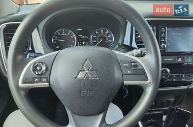 Внедорожник / Кроссовер Mitsubishi Outlander 2018 в 