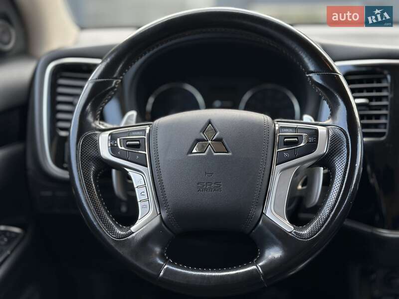 Позашляховик / Кросовер Mitsubishi Outlander 2021 в Чернівцях