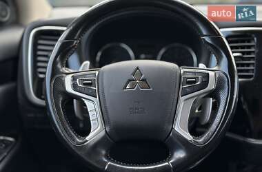 Позашляховик / Кросовер Mitsubishi Outlander 2021 в 