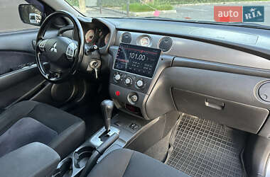 Внедорожник / Кроссовер Mitsubishi Outlander 2004 в 