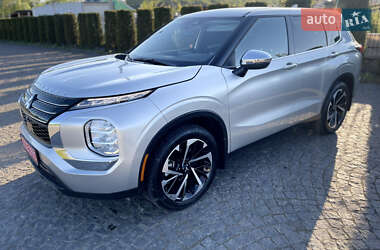 Позашляховик / Кросовер Mitsubishi Outlander 2022 в 