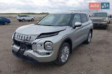 Позашляховик / Кросовер Mitsubishi Outlander 2022 в 