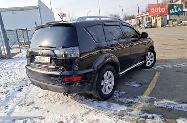 Внедорожник / Кроссовер Mitsubishi Outlander 2010 в 