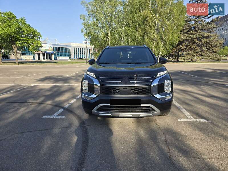 Позашляховик / Кросовер Mitsubishi Outlander 2023 в Кривому Розі