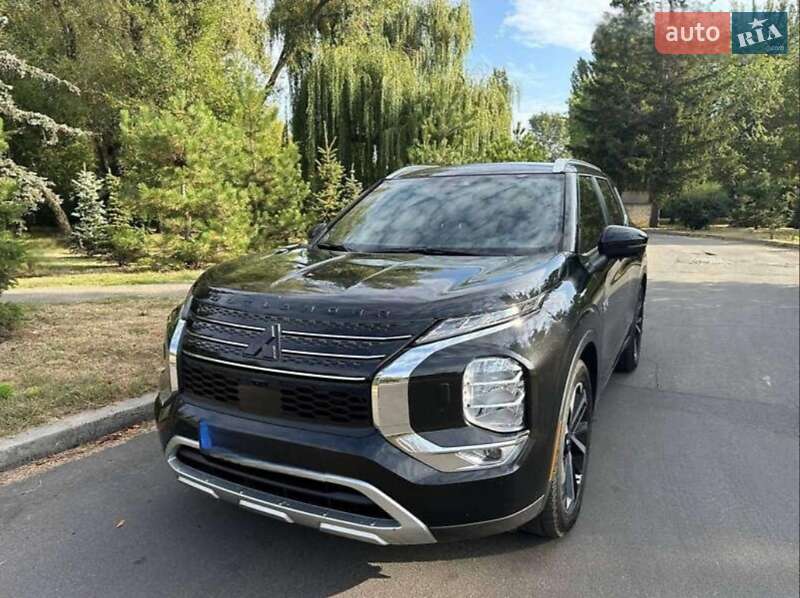 Позашляховик / Кросовер Mitsubishi Outlander 2023 в Кривому Розі