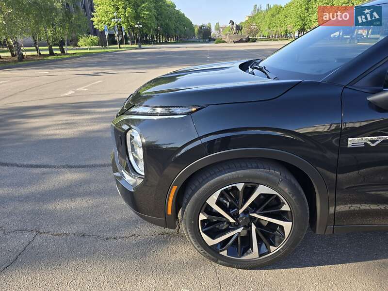 Позашляховик / Кросовер Mitsubishi Outlander 2023 в Кривому Розі