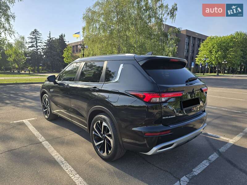 Позашляховик / Кросовер Mitsubishi Outlander 2023 в Кривому Розі