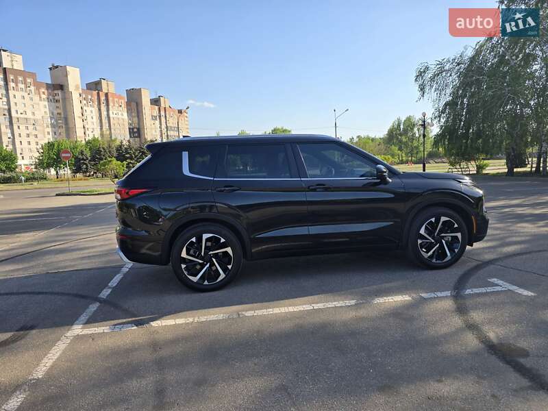 Позашляховик / Кросовер Mitsubishi Outlander 2023 в Кривому Розі