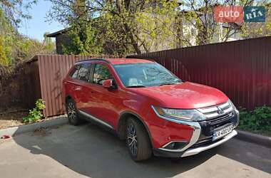 Внедорожник / Кроссовер Mitsubishi Outlander 2015 в Киеве