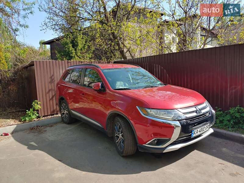 Позашляховик / Кросовер Mitsubishi Outlander 2015 в Києві
