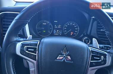 Внедорожник / Кроссовер Mitsubishi Outlander 2019 в 