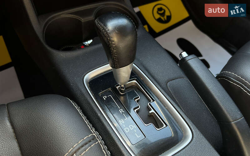 Позашляховик / Кросовер Mitsubishi Outlander 2013 в Львові