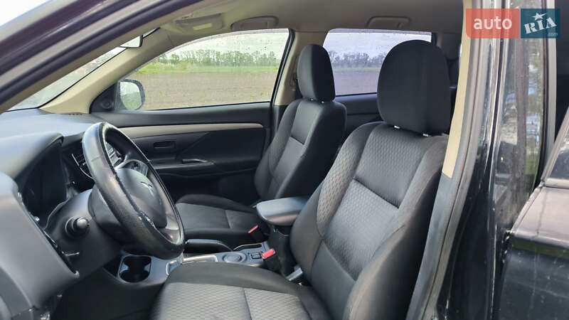 Позашляховик / Кросовер Mitsubishi Outlander 2015 в Царичанці