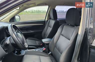 Позашляховик / Кросовер Mitsubishi Outlander 2015 в 