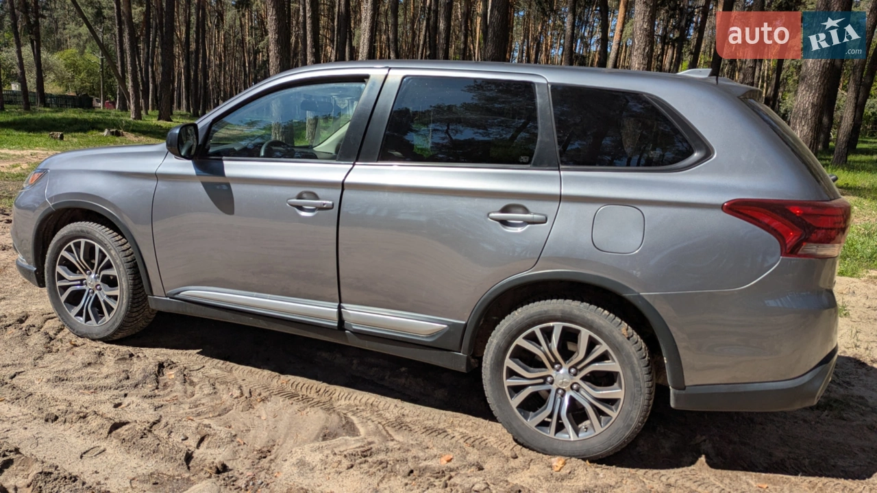2017 Mitsubishi Outlander - мініатюра 13