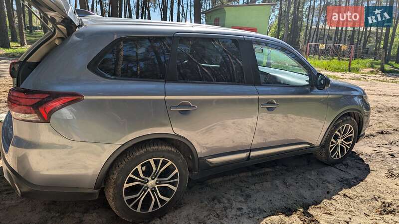 Позашляховик / Кросовер Mitsubishi Outlander 2018 в Чернігові