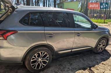 Внедорожник / Кроссовер Mitsubishi Outlander 2018 в 
