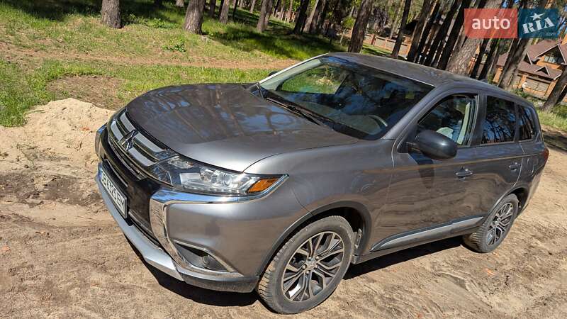 Позашляховик / Кросовер Mitsubishi Outlander 2018 в Чернігові