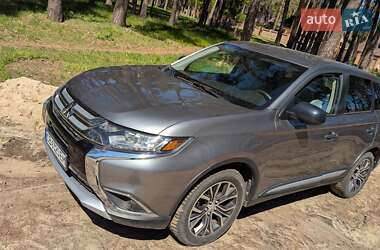Внедорожник / Кроссовер Mitsubishi Outlander 2018 в 