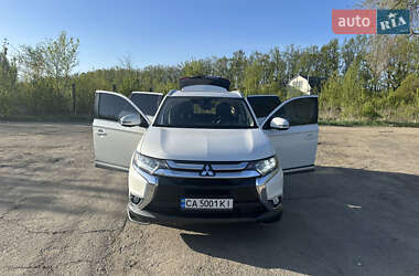 Позашляховик / Кросовер Mitsubishi Outlander 2017 в 